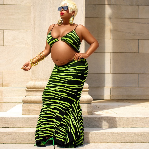 Dress perfect for a fit body or maternity shoot - Picture 2 of 3